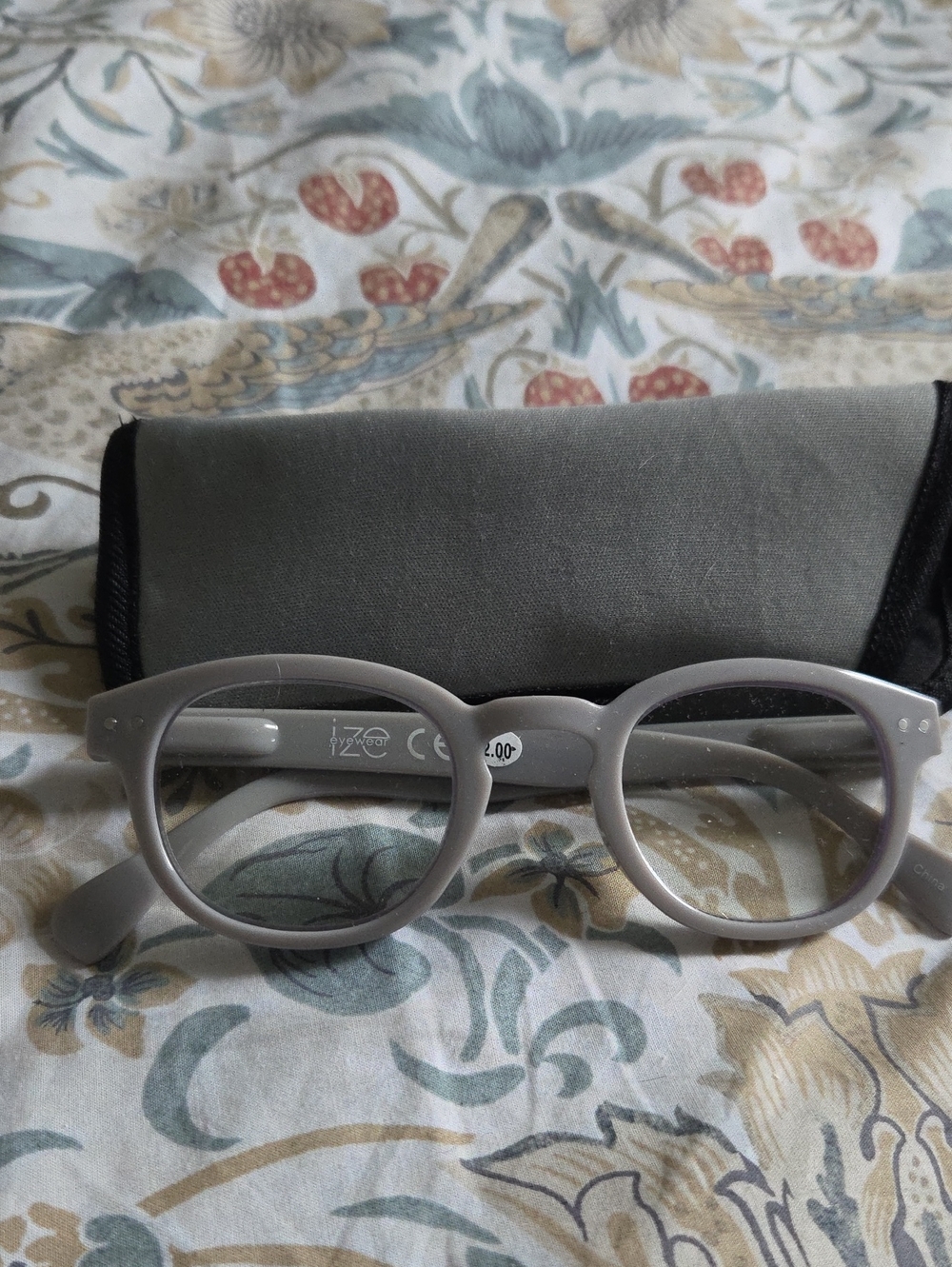 Womens Classic Round Reading Glasses in Gray and White 2.00 Magnification